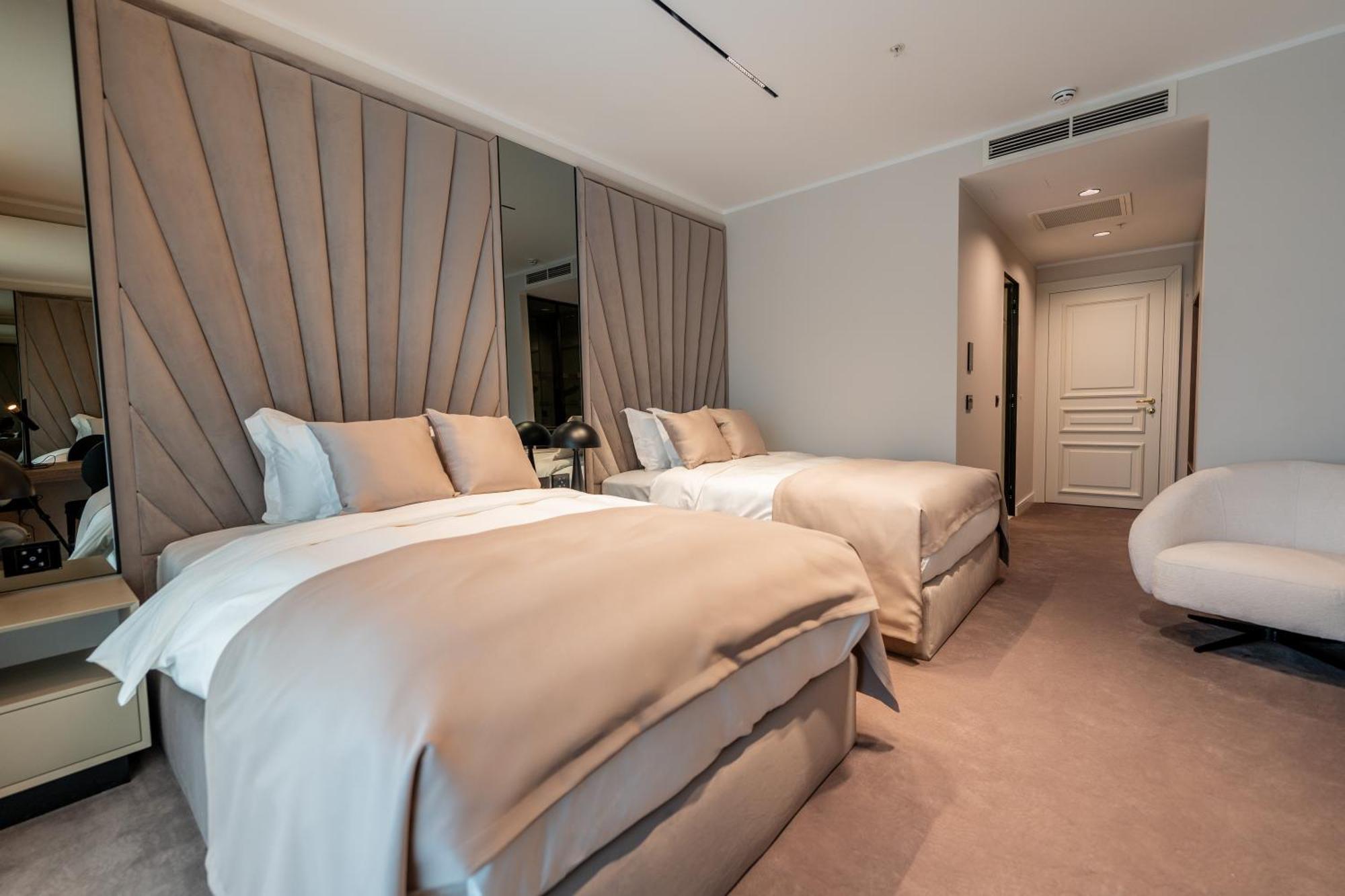 New Belgrade Premium Hotel Bagian luar foto