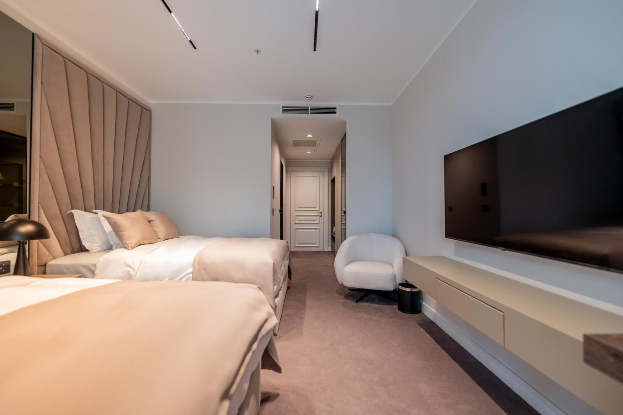 New Belgrade Premium Hotel Bagian luar foto