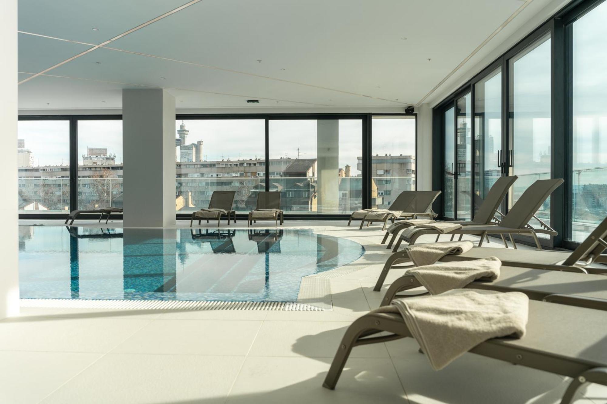 New Belgrade Premium Hotel Bagian luar foto